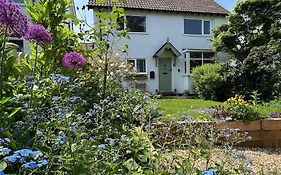 Charming Hedgehog Cottage With Ev Charger